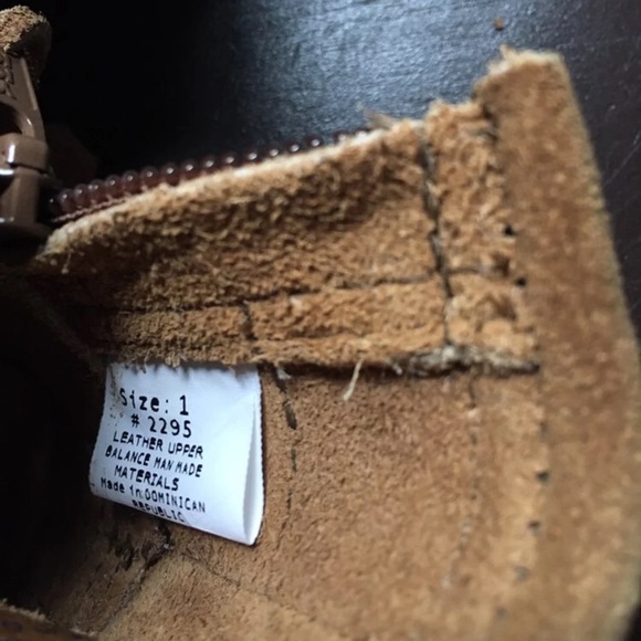 Minnetonka Size 1 Moccasin Boots - Picture 3 of 6